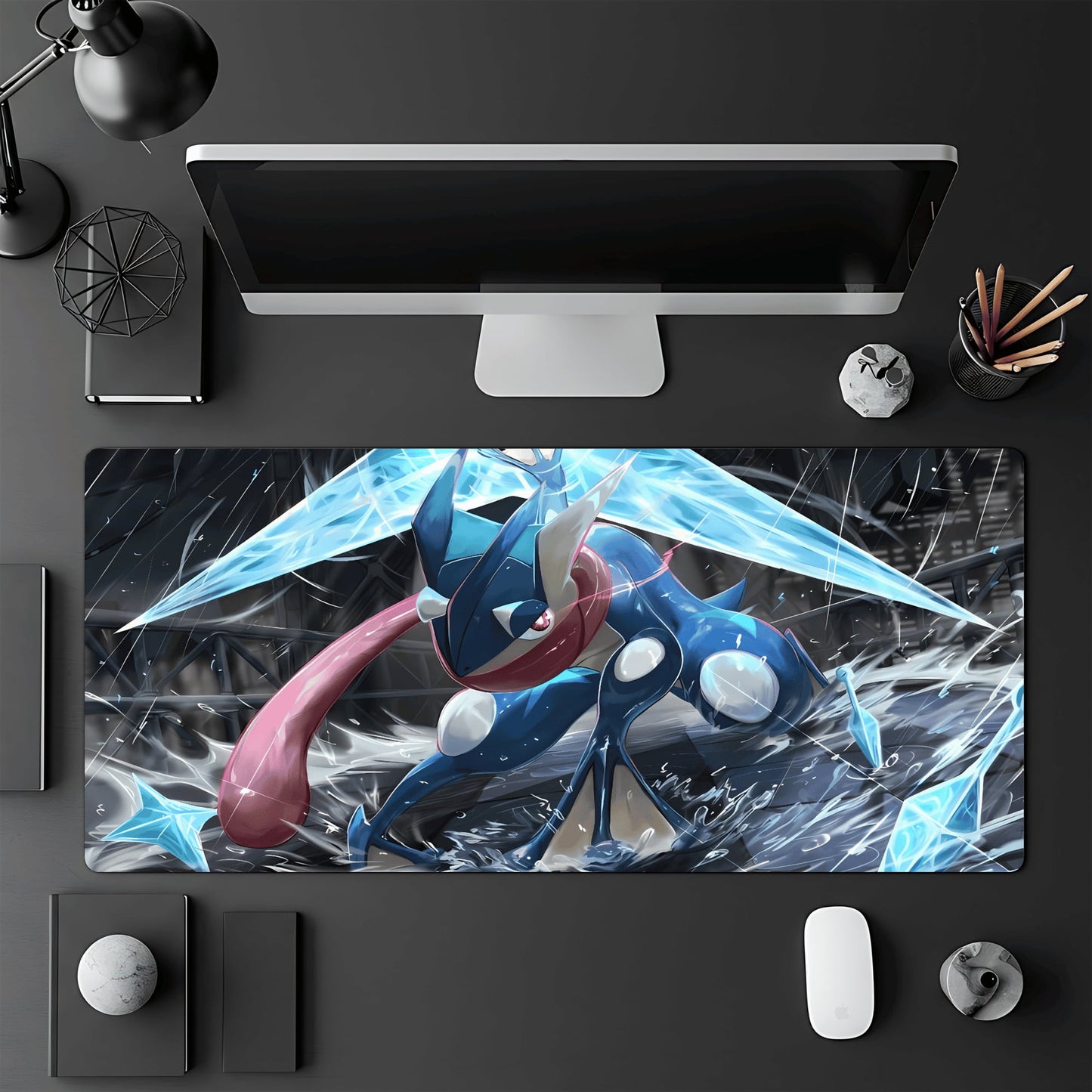 Tapis de jeu Pokémon TCG 60x30 cm avec une illustration du Pokémon Amphinobi.