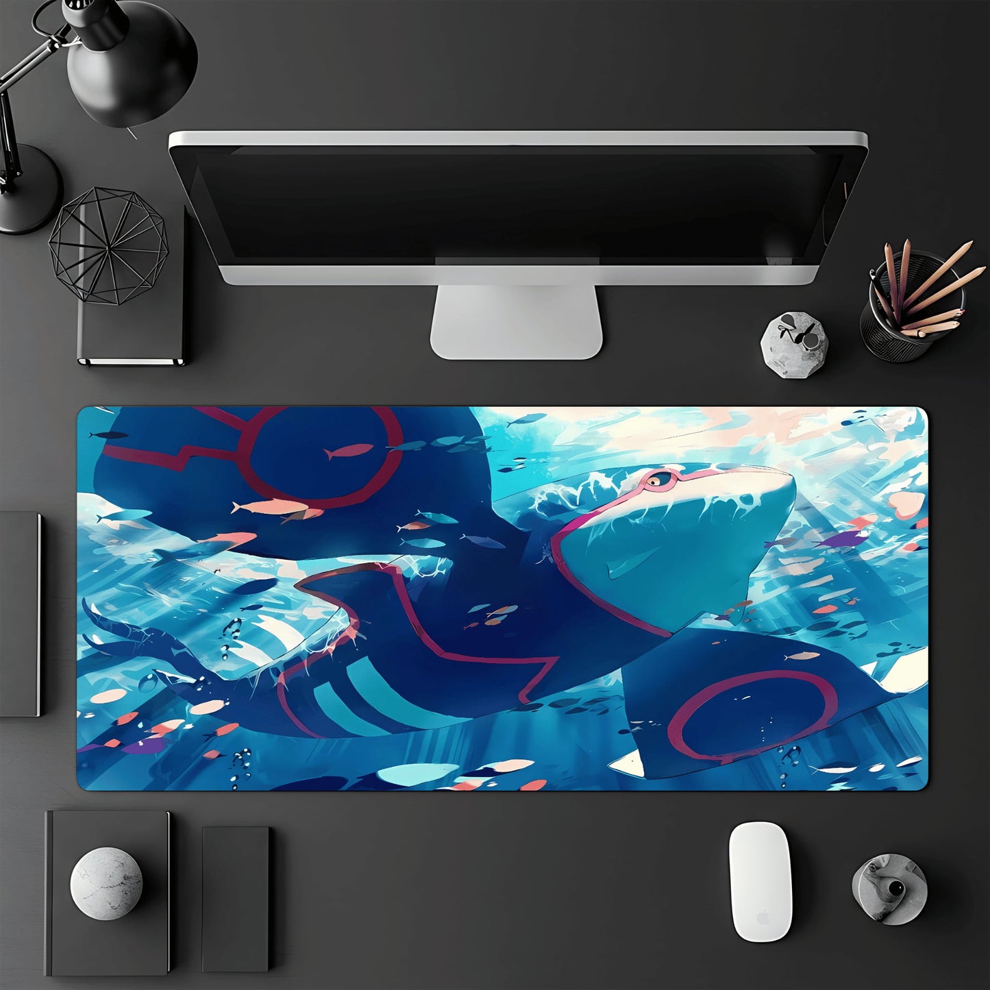 Tapis de jeu Pokémon TCG 60x30 cm illustré par le Pokémon légendaire Kyogre.