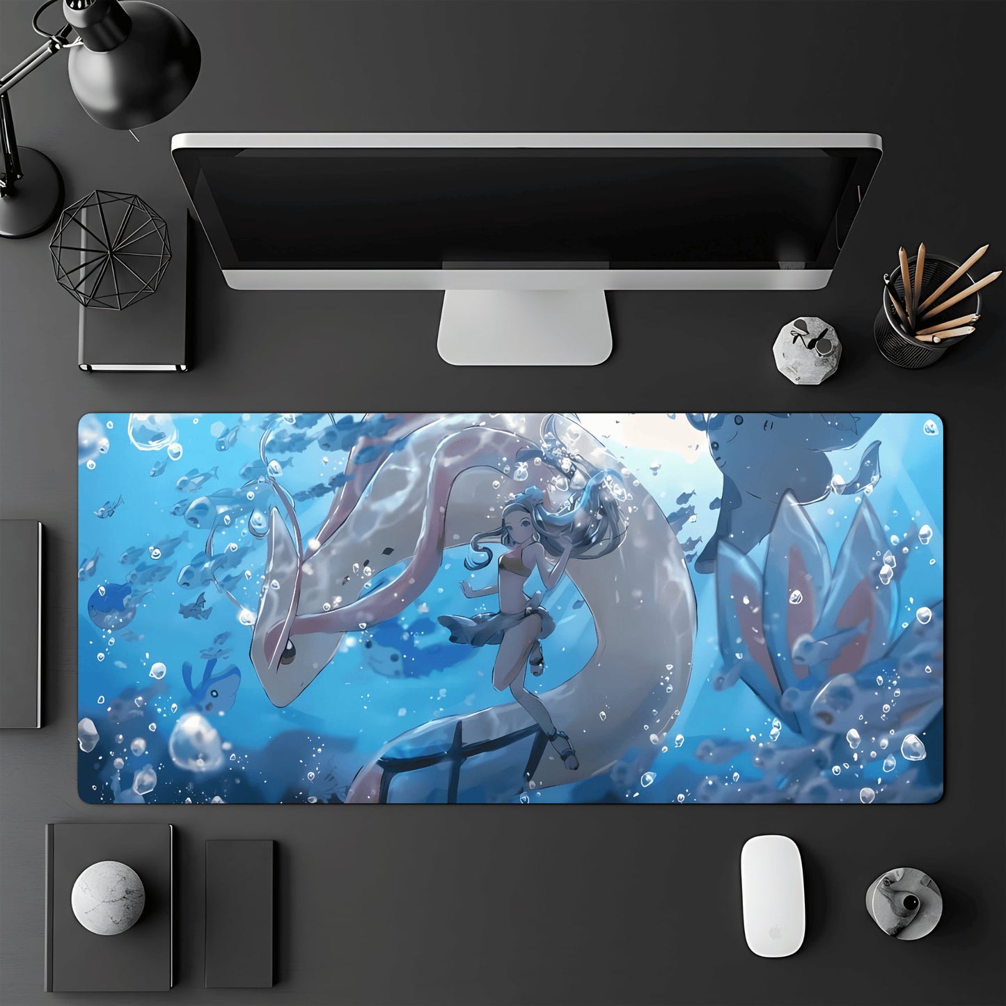 Tapis de jeu Pokémon TCG 60x30 cm illustré par Milobellus et son dresseur sous l'océan.