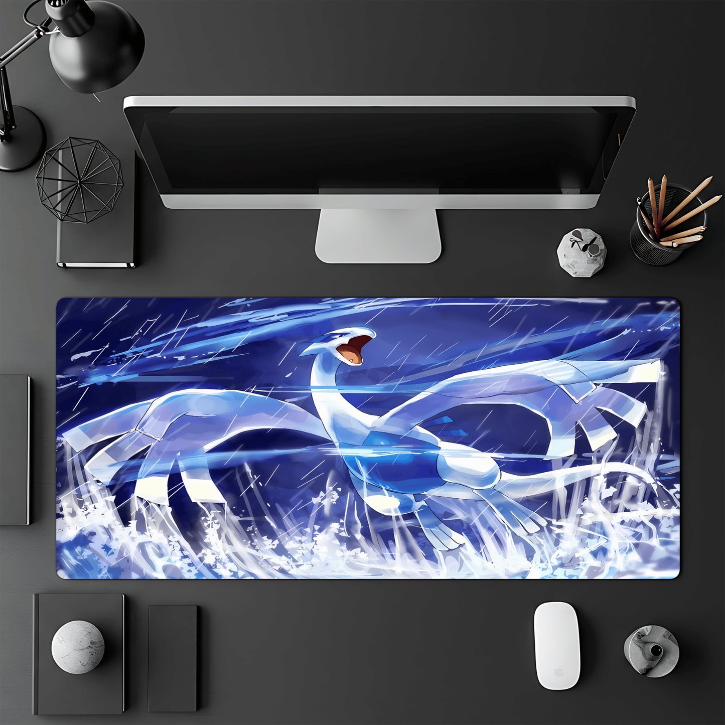 Tapis de jeu Pokémon TCG 60x30 cm illustré par le Pokémon légendaire Lugia, gardien des mers.