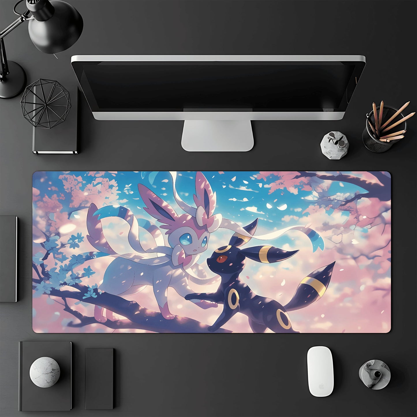 Tapis de jeu Pokémon TCG 60x30 cm illustré par Nymphali et Noctali sur un cerisier en fleur.