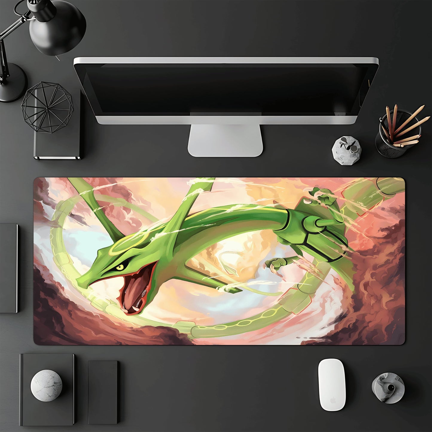 Tapis de jeu Pokémon TCG 60x30 cm illustré par le Pokémon légendaire Rayquaza.